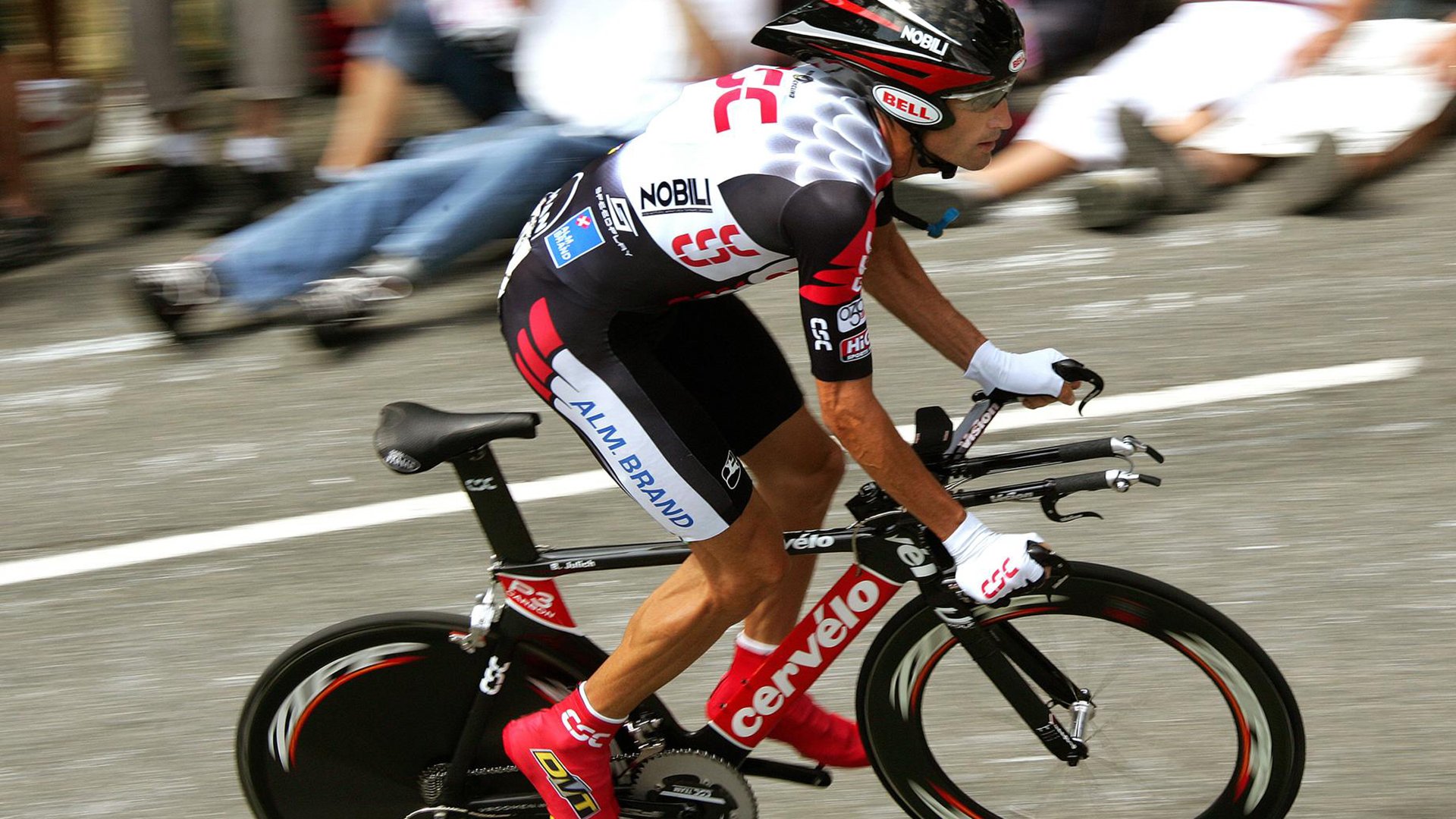 电竞游戏版本更新对职业联赛战略调整的深远影响分析，电子竞技版本变化太频繁